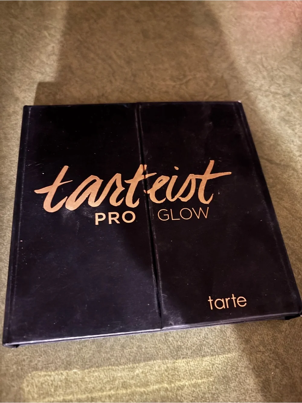 tarte Tarteist PRO Glow Palette in Black and Gold
